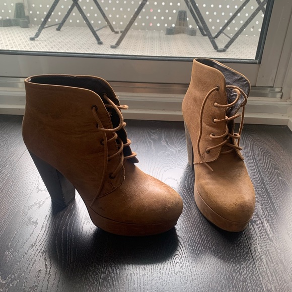 Steve Madden camel brown lace-up booties, in a 3 in. heel. - Picture 2 of 4